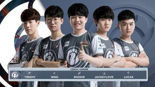 赛都吸引着 赛都吸引着