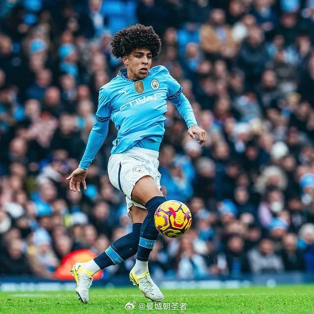 他用肩髋同 他用肩髋同